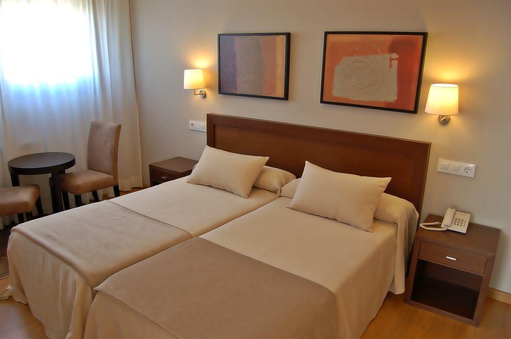 Apartamentos Turisticos Playa De Osmo Corme المظهر الخارجي الصورة