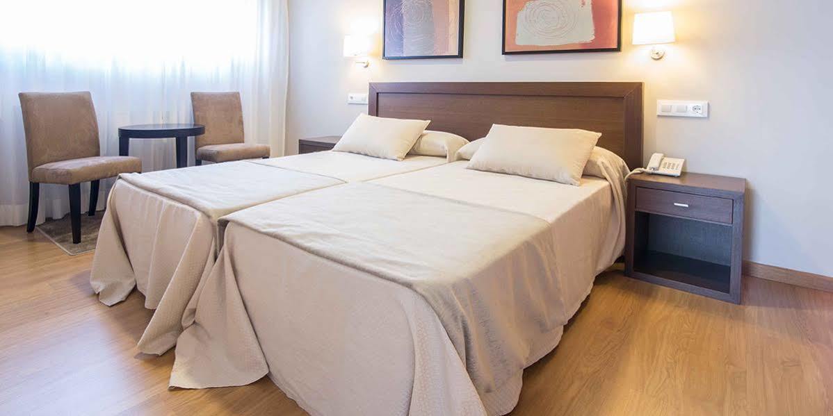 Apartamentos Turisticos Playa De Osmo Corme المظهر الخارجي الصورة